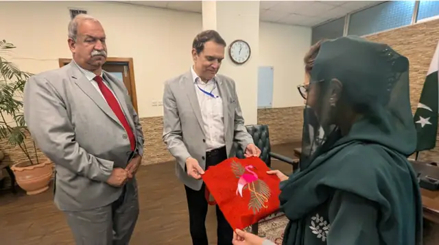 ICSF Secretariat presenting a gift to Dr. Shezra Mansab Ali Khan Kharal, Minister of State for Climate Change, during the ICSF 2026 briefing